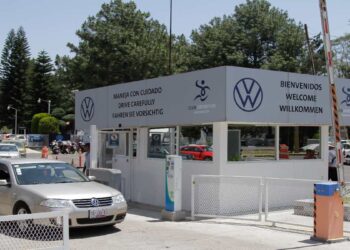 Evitan huelga con aumento global de 6.16% en VW