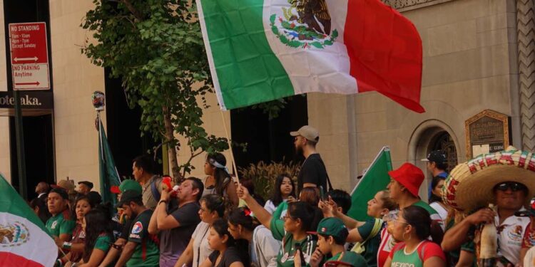 Fortalecen identidad poblana en migrantes