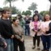 Lilia Cedillo camina salones para escuchar demandas