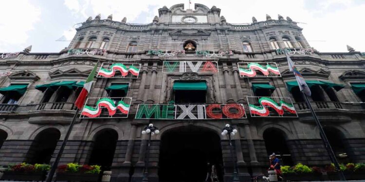 Se permitirá venta de alcohol en zócalo y Paseo Bravo
