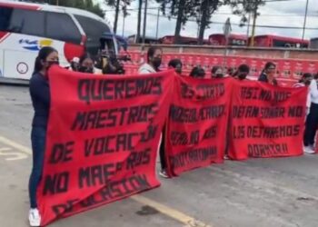 Exigen salida de directivos de Normal