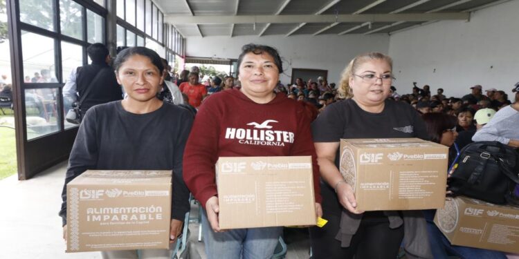 Ayuntamiento de Puebla entregó mil 119 despensas