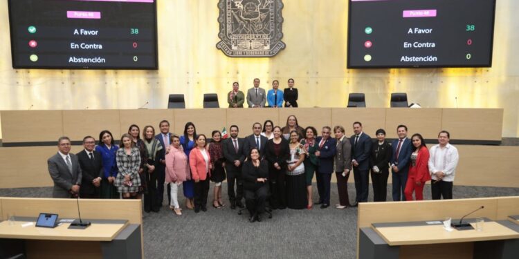 Llega Laura García a Bienestar y avala Congreso su licencia
