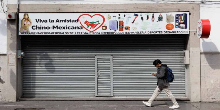 Clausuran 12 tiendas por incumplir normas oficiales