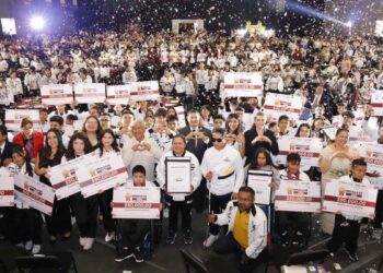 Reconocen a deportistas