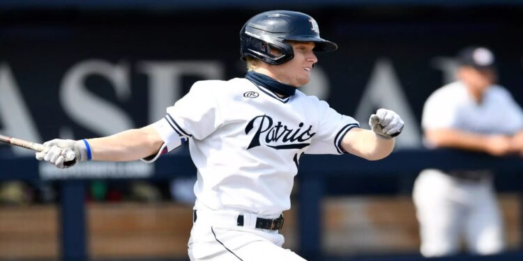Pericos se refuerza con Josiah River