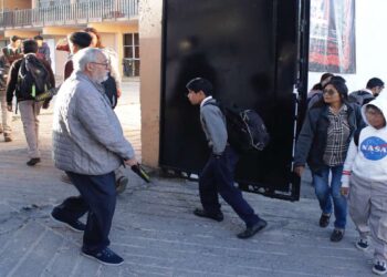 Investigan entrega de plazas irregulares