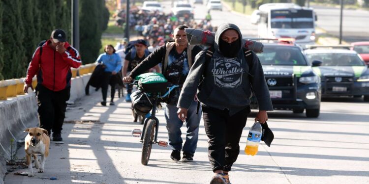 Más de 64 mil poblanos viven fuera de México