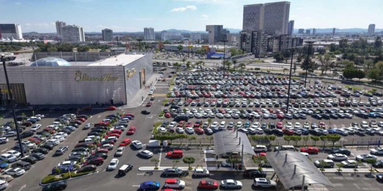 Piden dos horas gratis de estacionamiento