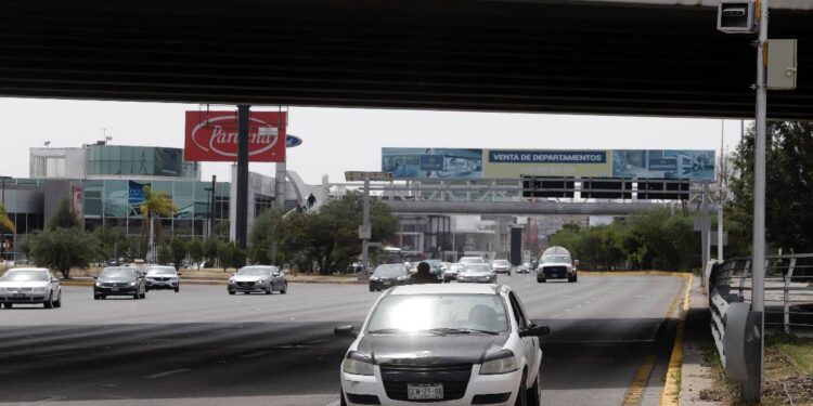 En operativos, detienen 266 vehículos con placas foráneas