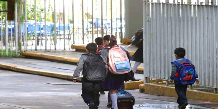 A clases, 1.3 millones