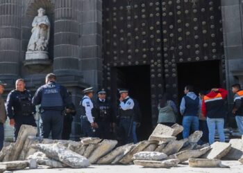 Tras vandalismo, arzobispo encabeza acto de desagravio