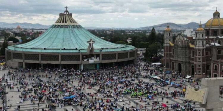 Peregrinos poblanos llegan a la Basílica de Guadalupe