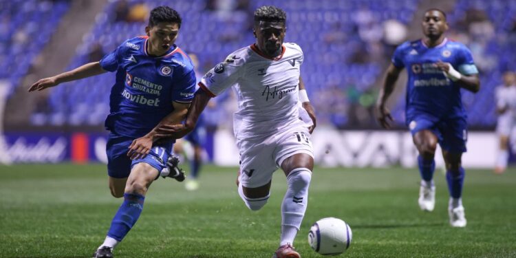 Cruz Azul demuestra su poderío contra Vancouver