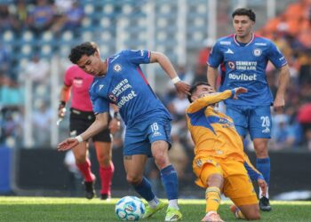 Cruz Azul vence 2-1 a Tigres