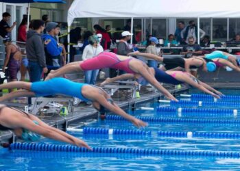 Titanes arrasan en natación