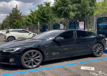 Crece 25 % venta de autos eléctricos e híbridos