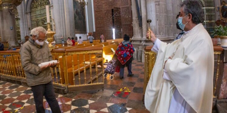 Condena Iglesia asesinato en templo