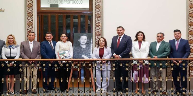 Paridad política aún es deuda en Puebla: Armenta