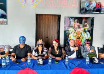 Función homenaje a Comando HR; se retira