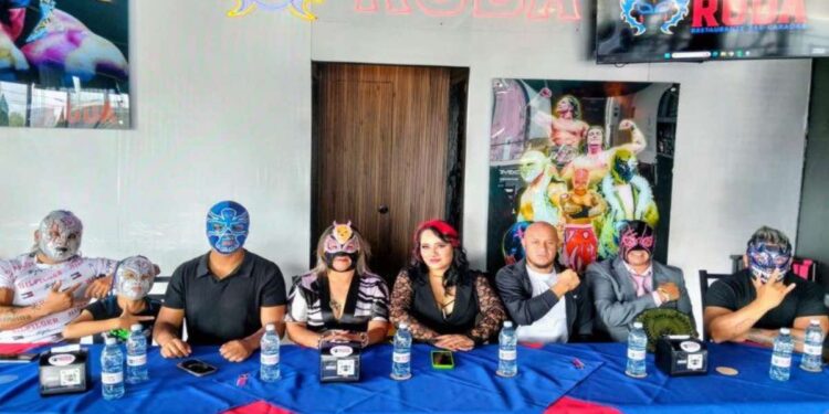 Función homenaje a Comando HR; se retira