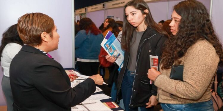 En Feria de Empleo, ofertan 5 mil 300 vacantes