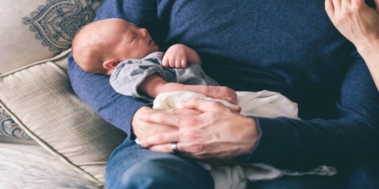 Cuando llega el bebé, ¿qué pasa con nosotros dos? El duelo silencioso que vive la pareja