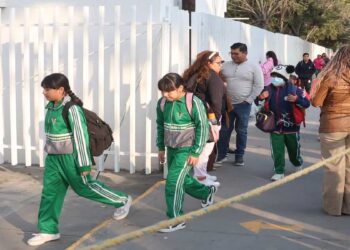 Más de un millón de alumnos regresan a clases