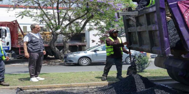 Supervisa Chedraui obras de bacheo en El Mirador