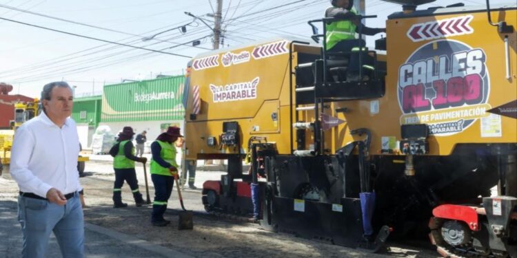 José Chedraui supervisa tren de pavimentación
