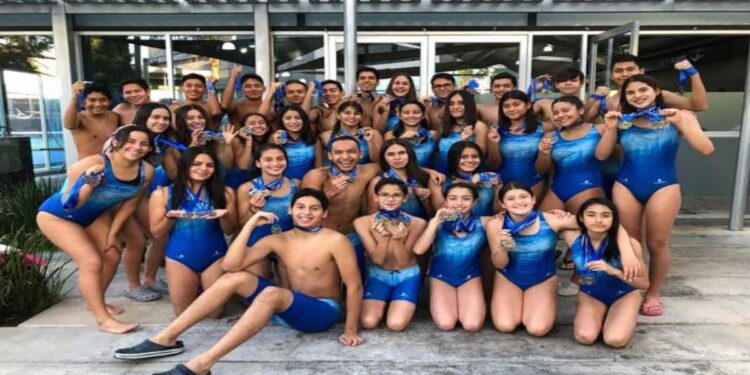 Titanes ganan cuatro preseas en natación