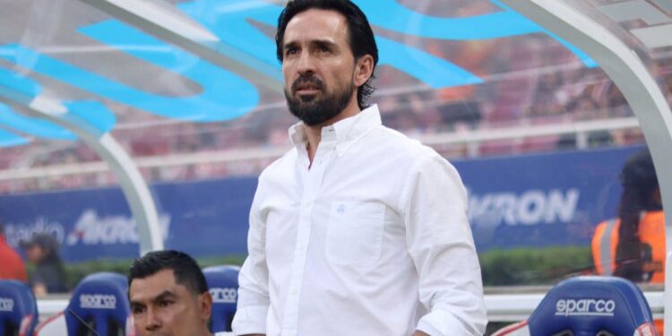 Gerardo Espinoza llegaría al banquillo de La Franja