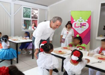 José Chedraui inaugura nuevos desayunadores
