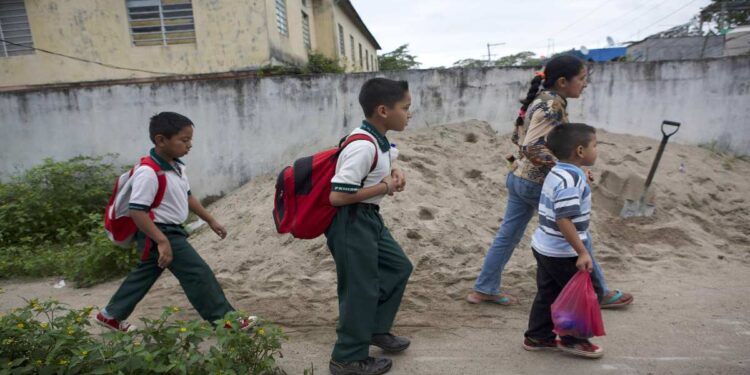 Movilidad, principal causa de baja escolar en zonas rurales