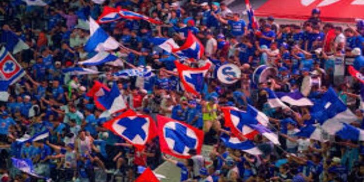 Azul Oscuro, Azul Celeste: el documental que desnuda el poder detrás del fútbol mexicano