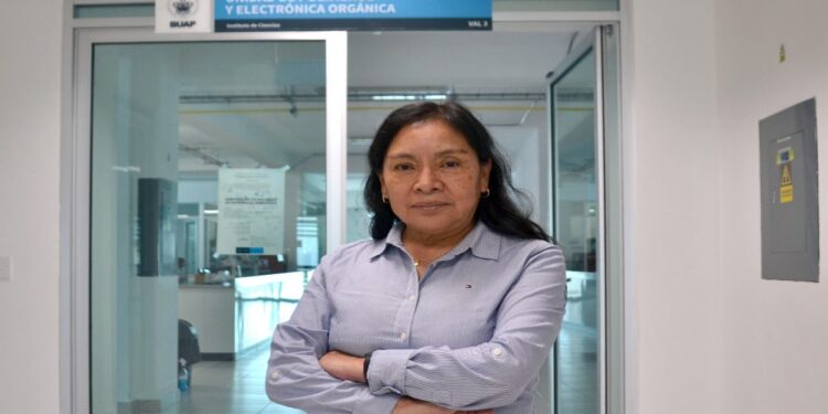 Distinguen a investigadora BUAP como revisora