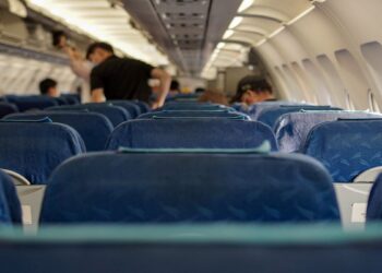 ¿Por qué cambian tanto los precios de los boletos de avión?