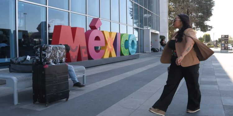 Llega a Puebla primer vuelo desde Newark