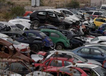 Permanecen en corralones más de 15 mil 200 vehículos