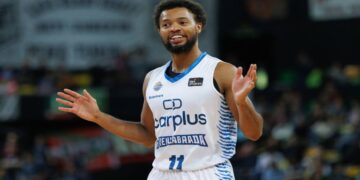 Lobos Puebla suma a Clevin Hannah