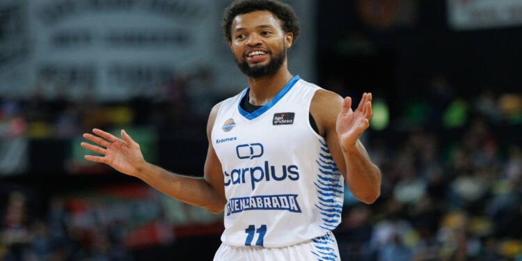 Lobos Puebla suma a Clevin Hannah