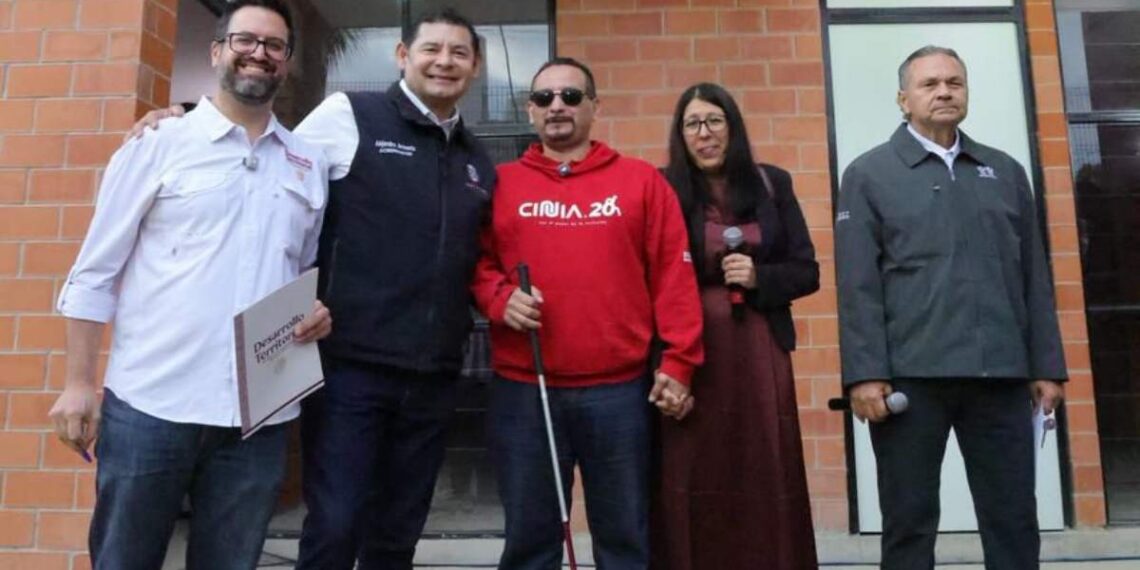 Entregan 96 residencias en Lomas de San Miguel