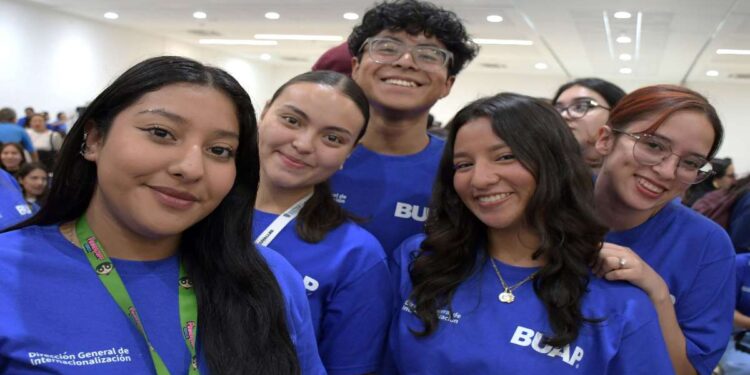 Recibe BUAP a 920 alumnos de Programa Delfín