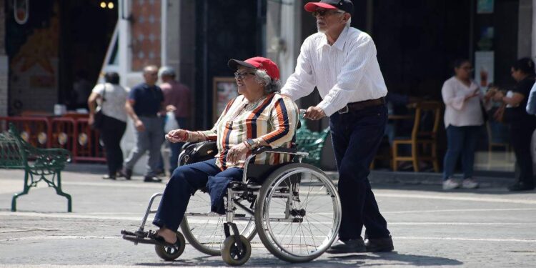 En situación de pobreza, 37 % de adultos mayores