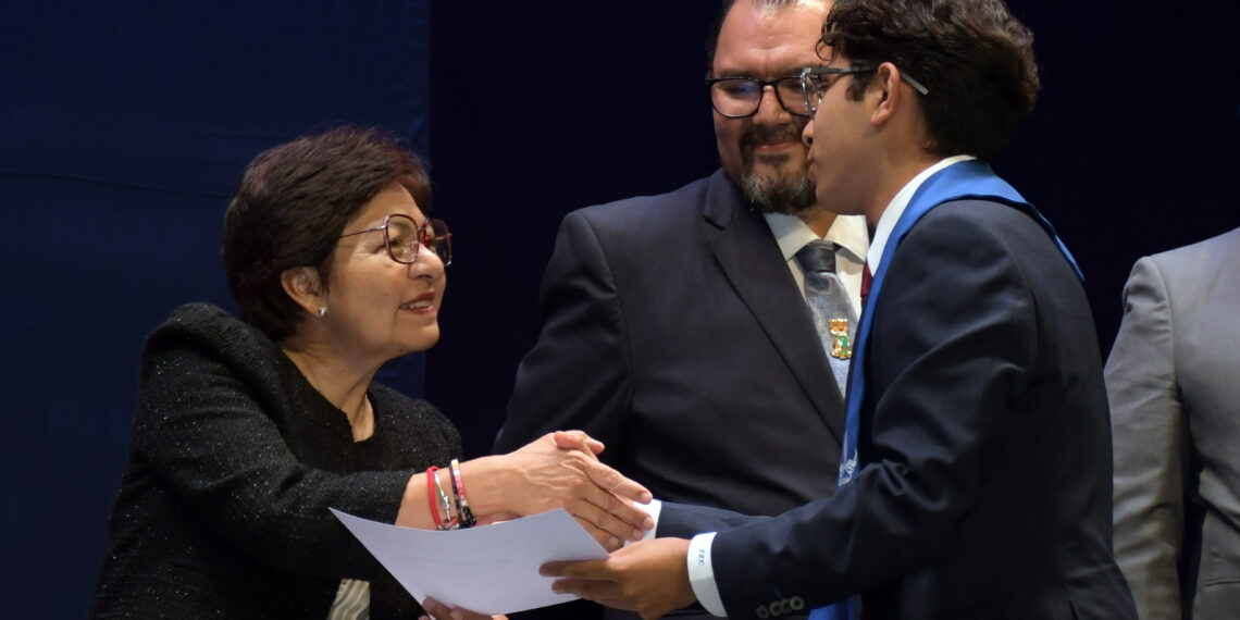 Se gradúan 429 alumnos de Prepa Zapata