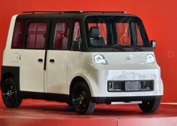 Comprará gobierno 8 mil autos Olinia
