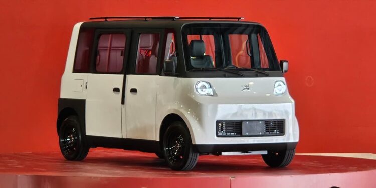 Comprará gobierno 8 mil autos Olinia