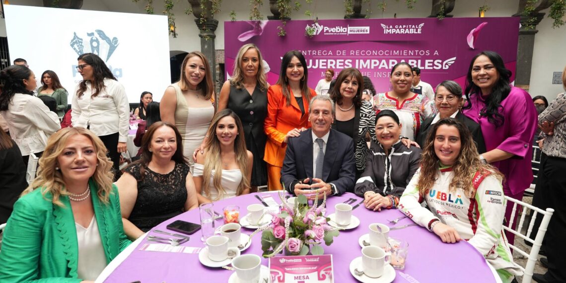 Puebla reconoce a mujeres que inspiran y lideran
