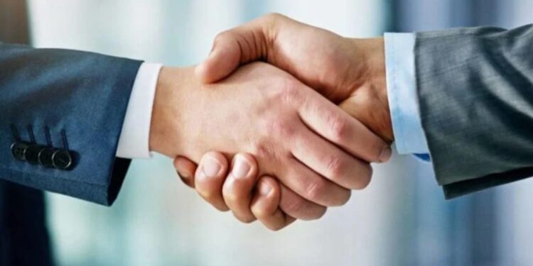 ¡Se dan la mano!