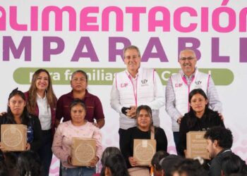 Entrega alcalde 3 mil apoyos alimentarios